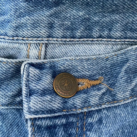 Highrise Light Wash Vintage Wrangler Mom Jean Shorts - Picture 5 of 11